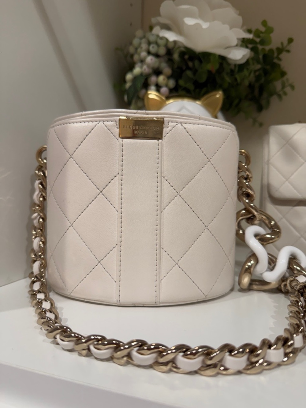 Chanel vintage lambskin, vanity case round bucket style with cc Turlock & chain - Picture 5 of 16
